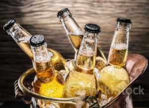 港股异动 | 青岛啤酒股份(00168)跌超5%领跌啤酒股 4月啤酒产量同比下降9.1% 已连续两月同比下降