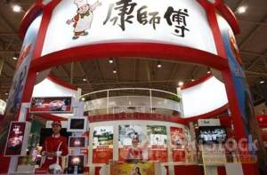 港股异动 | 康师傅控股(00322)午后涨超4% 提价有望提振饮料板块毛利率 公司多年坚持百分百分红