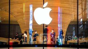 美股成交额前20：苹果股价再创新高 盘中一度登顶美股市值第一宝座