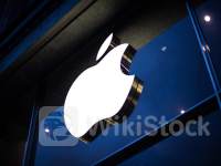 赢AI者得天下？苹果一夜翻身 重回“全球市值最高公司”宝座