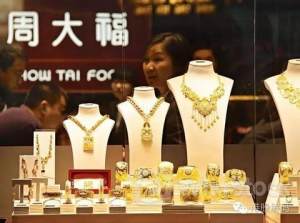 瑞银：维持周大福(01929)“买入”评级 目标价降至13.6港元