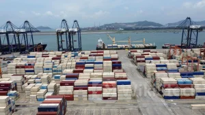 港股异动 | 集装箱制造商再度走高 胜狮货柜(00716)盘中涨超6% 中远海发(02866)现涨超4%