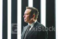 美股成交额前20：马斯克支持特朗普竞选 称将每月捐款4500万美元