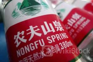 两月急跌30%，农夫山泉怎么了？