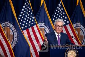 罕见！纳指大跌超500点 道指却创历史新高 美联储重磅发声！