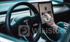 美股成交额前20：特斯拉涨超5% 马斯克称特斯拉机器人有望2026年量产