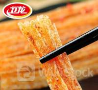 港股异动 | 卫龙美味(09985)涨超3% 上半年净利同比预增超三成 增量渠道及新产品有望继续放量