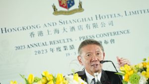 半島酒店母企｜大酒店CEO郭敬文：3%酒店房租稅的影響不大 「香港有吸引力，有冇稅都冇問題」 難言長途旅客何時回到疫情前