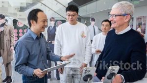 AAPL｜庫克：對蘋果供應鏈來說，沒有比中國更重要的地方 「雙方是非常融洽的雙贏關係」