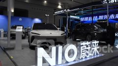 電動車｜蔚來下調首季交付量至3萬輛 盤前跌4%