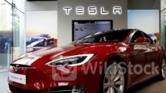 TSLA｜馬斯克：無人駕駛的士將於8月8日登場 否認取消推出廉價入門版Tesla