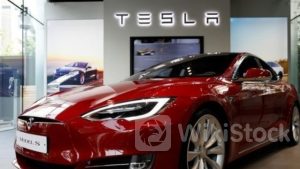 TSLA｜馬斯克：無人駕駛的士將於8月8日登場 否認取消推出廉價入門版Tesla
