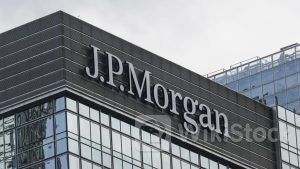 JPM業績|摩通首季淨利潤多賺約6% 全年淨利息收入指引遜預期、股價盤前跌逾2% CEO戴蒙警告三風險