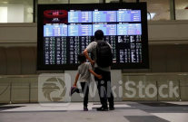 日経平均は小反発で寄り付く、金融セクターしっかり