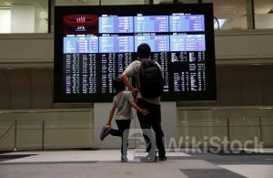 日経平均は小反発で寄り付く、金融セクターしっかり