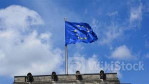 歐元滙價｜馬克龍政黨歐洲議會選舉失利 歐元歐股齊下挫 歐元兌美元1.07、兌港元8.4算