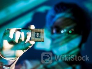 博通(AVGO.US)2QFY24业绩会：预计25年底推出TH6芯片