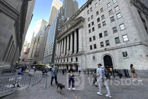 Stocks enter shortened trading week near record highs: What to know this week