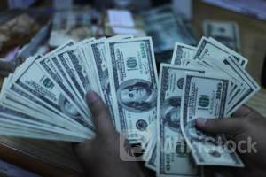 Giá USD sáng đầu tuần tăng nhẹ