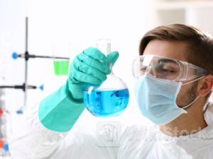 康乃德生物(CNTB.US)被困在商业化前夕:创始人离场，股价7天下跌逾30%