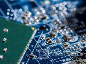 英伟达(NVDA.US)股价大跌6.7%，高管套现超7亿美元，未来走势成谜？