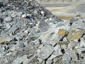 美国雅保(ALB.US)高管警告锂价狂跌拖累新工厂投资 但能源转型前景仍光明