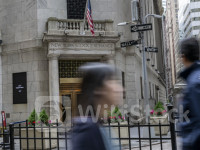 US stocks end higher as FedEx surges