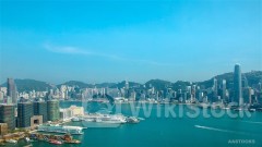 ＜H Shrs＞HSI Routs 368 pts at Midday Amid Selling Pressures on Consumer Stocks; XIAOMI & TINGYI Crash 7%+