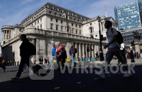 英家計・企業は高金利に対処、資産価格に調整リスク 英中銀報告