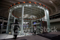 日経平均は反発で寄り付く、自律反発狙いの買い優勢