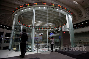 日経平均は反発で寄り付く、自律反発狙いの買い優勢