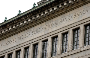 スイス中銀、第1四半期は外貨購入に転換 積極介入はまだとの見方