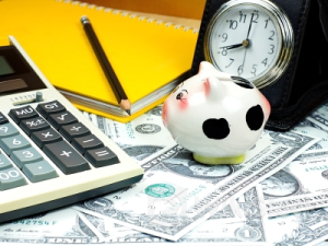 赛富时(CRM.US)股东大会批准高管薪酬,盘前股价继续上涨