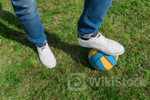 美股消费股遭遇至暗时刻！耐克(NKE.US)暴跌20%创史上最大单日跌幅