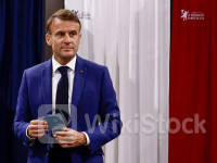 Macron and allies hope to block RN in second round