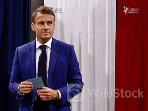 Macron and allies hope to block RN in second round