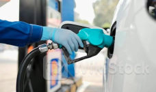 Giá xăng tăng lần thứ 4 liên tiếp, RON 95 vượt 23.500 đồng/lít