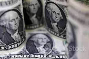 午後3時のドルは160円半ばへ反落、米指標前に持ち高調整か