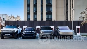 TSLA|4300億掟特斯拉、股價急瀉8% 傳Robotaxi發佈時間推遲