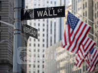 US stocks finish near records, resuming upward climb