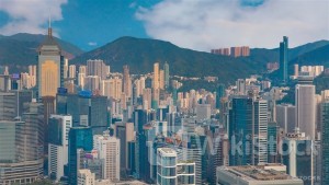 ＜H Shrs＞HSI Slips 254 Pts Midday; Techs, Consumers, Developers Ebb; Golds Up