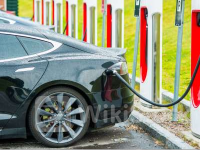 通用汽车(GM.US)CEO：明年不会达成100万辆电动车产量目标