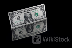 午後3時のドルは円後半へ反発、押し目買いで 介入警戒は不変