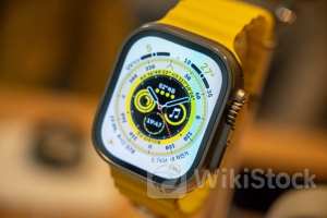 Apple Watch's Redesigned ECG Doesn't Infringe AliveCor Patents, Rules US Customs - Apple (NASDAQ:AAPL)