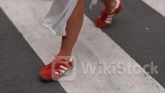 Adidas｜Adidas上調全年盈利指引至10億歐元 3個月內兩度調高