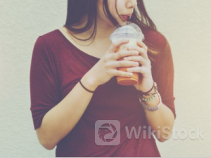 Celsius(CELH.US)谷歌搜索热度激增 暴跌之后的逢低买入良机已至？