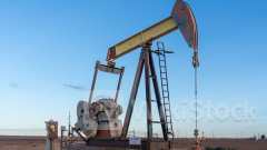 Giá dầu đi ngang khi dự trữ tại Mỹ giảm 3 tuần liên tiếp