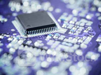 OpenAI的7万亿芯片帝国梦暂搁置？拟与博通(AVGO.US)洽谈开发AI芯片