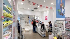 ＜Research＞BofAS Expects MNSO (09896.HK) 2Q Results Solid; Shrs Oversold