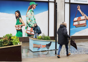 英小売売上高、6月は前月比－1.2％ 予想下回る